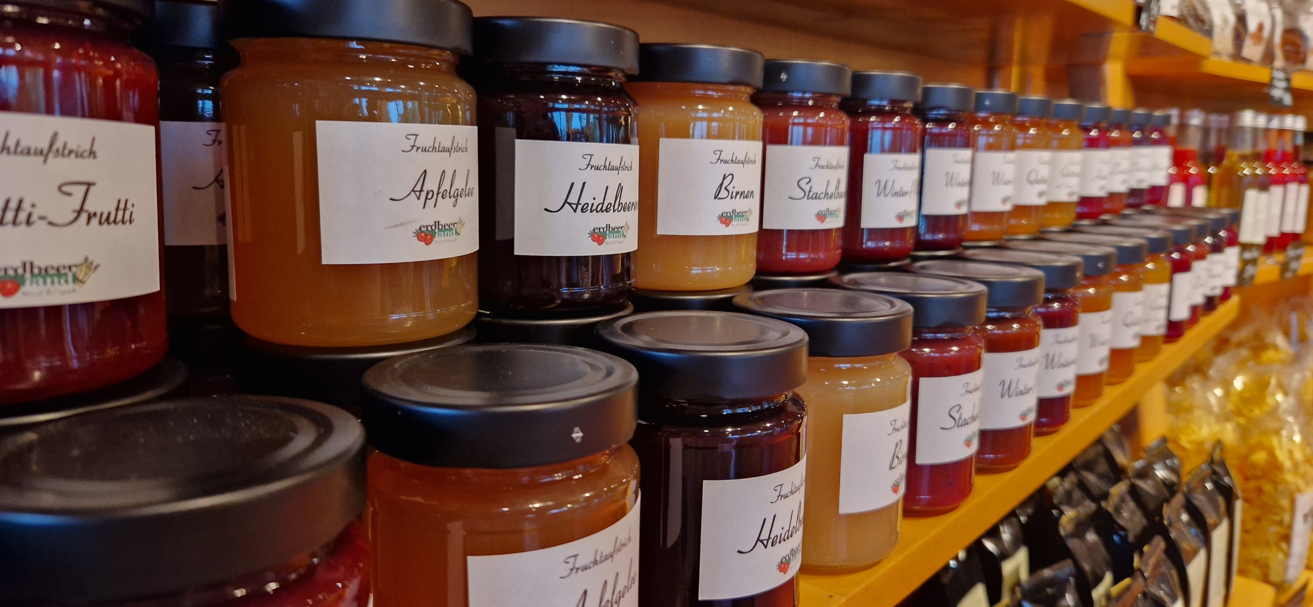 Hausgemachte Erdbeer-Konfitüre aus saarländischen Erdbeeren